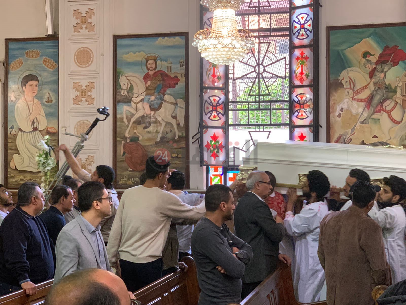 صلاة الجنازة علي كاهن كنيسة مارجرجس ببورسعيد