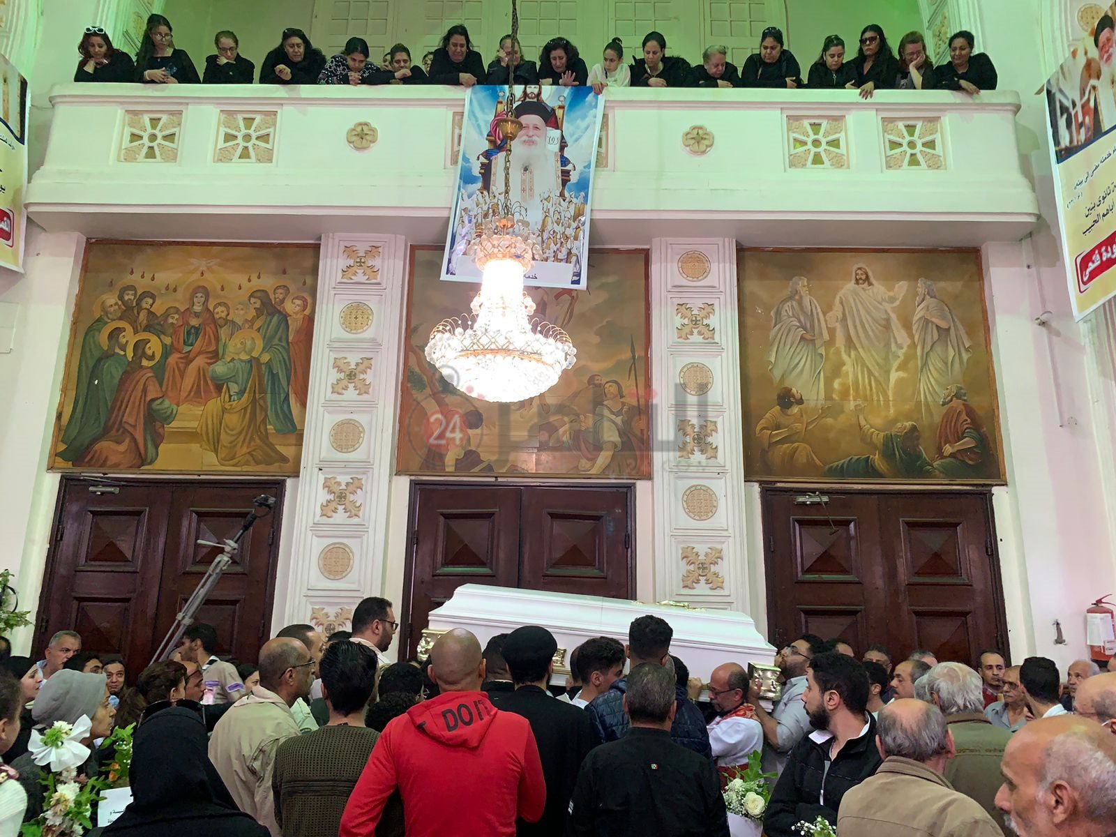 صلاة الجنازة علي كاهن كنيسة مارجرجس ببورسعيد