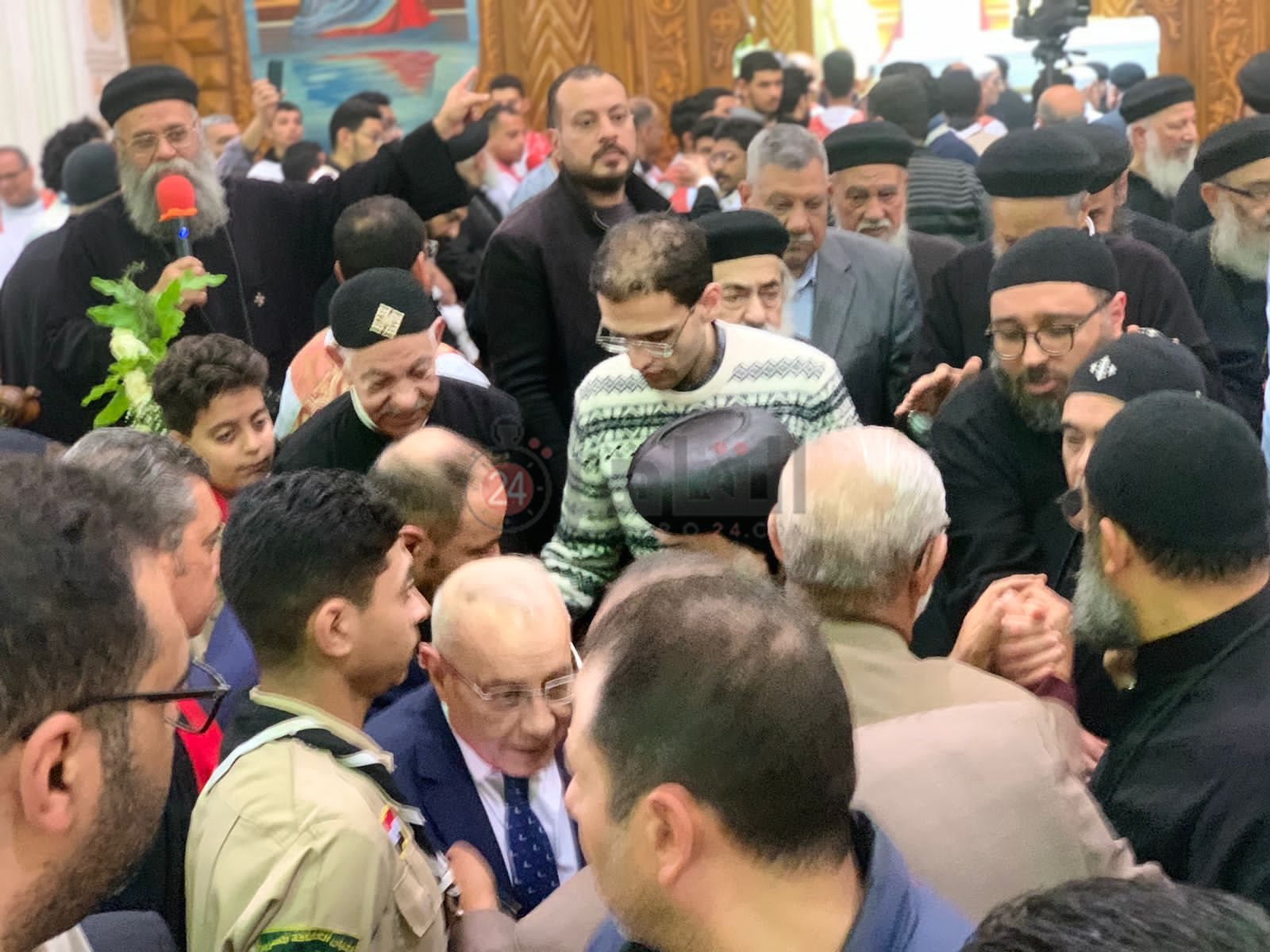 صلاة الجنازة علي كاهن كنيسة مارجرجس ببورسعيد