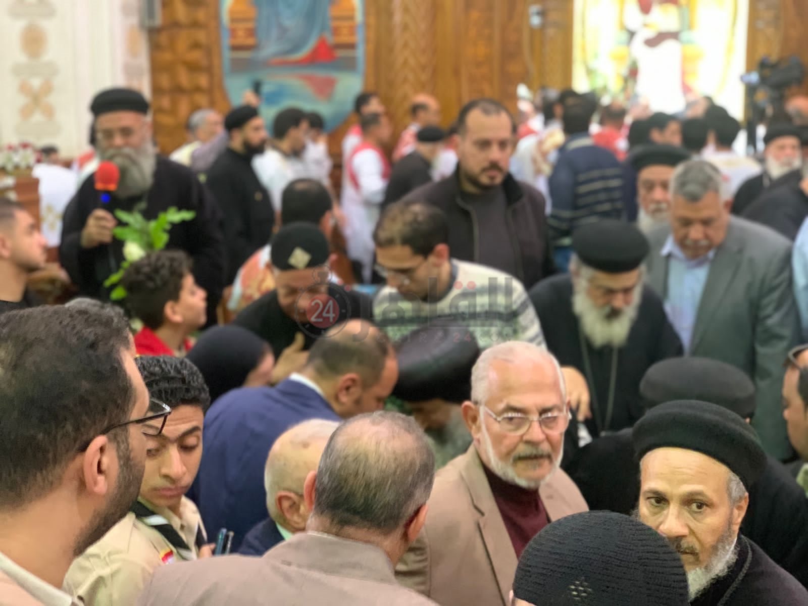 صلاة الجنازة علي كاهن كنيسة مارجرجس ببورسعيد