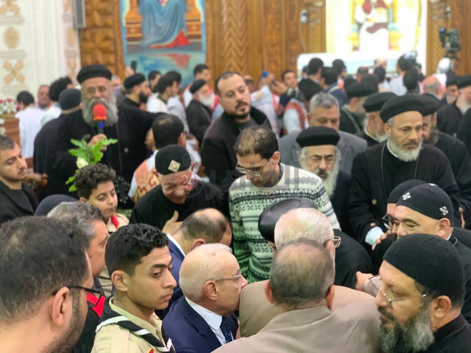 صلاة الجنازة علي كاهن كنيسة مارجرجس ببورسعيد