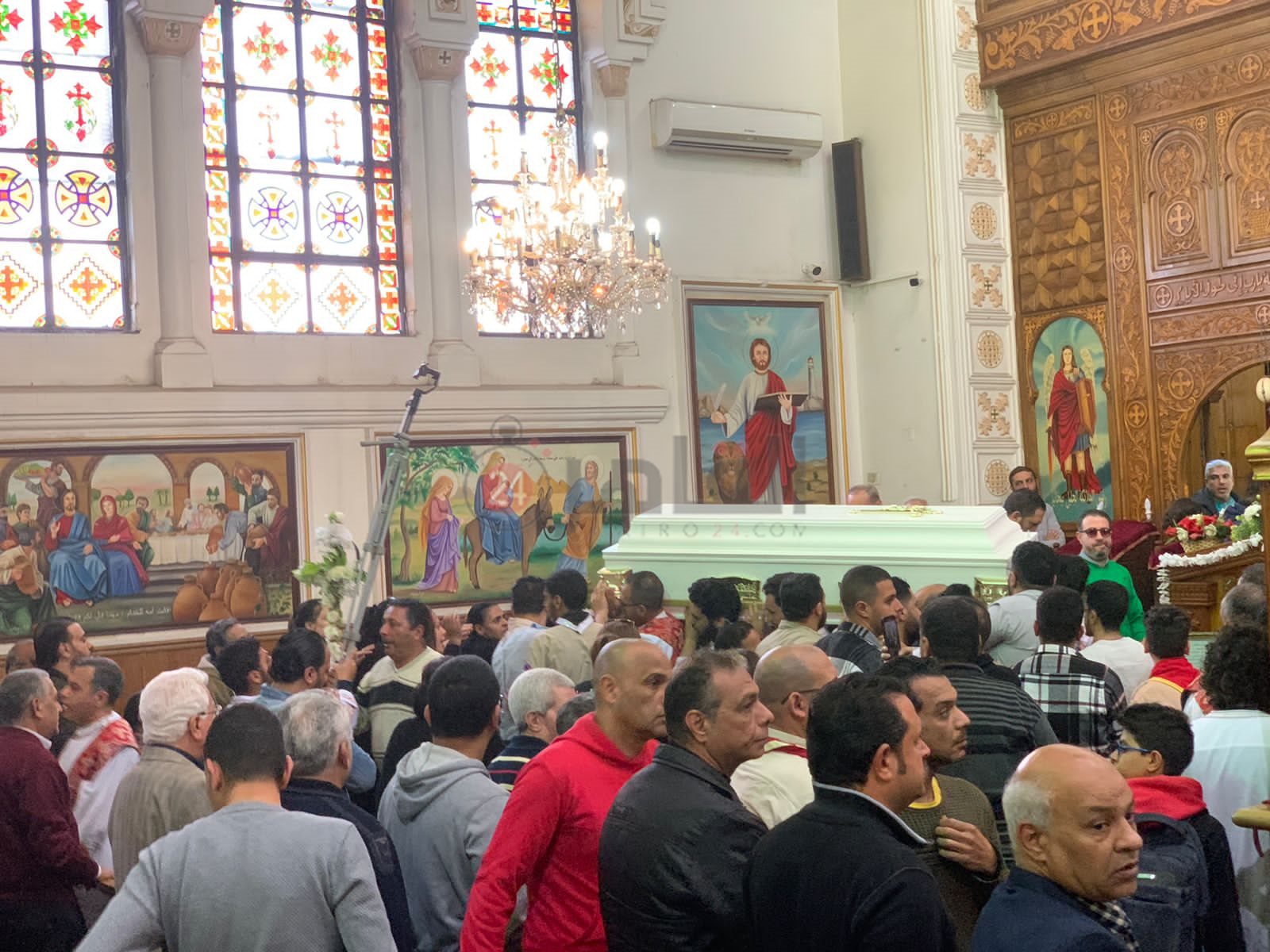 صلاة الجنازة علي كاهن كنيسة مارجرجس ببورسعيد