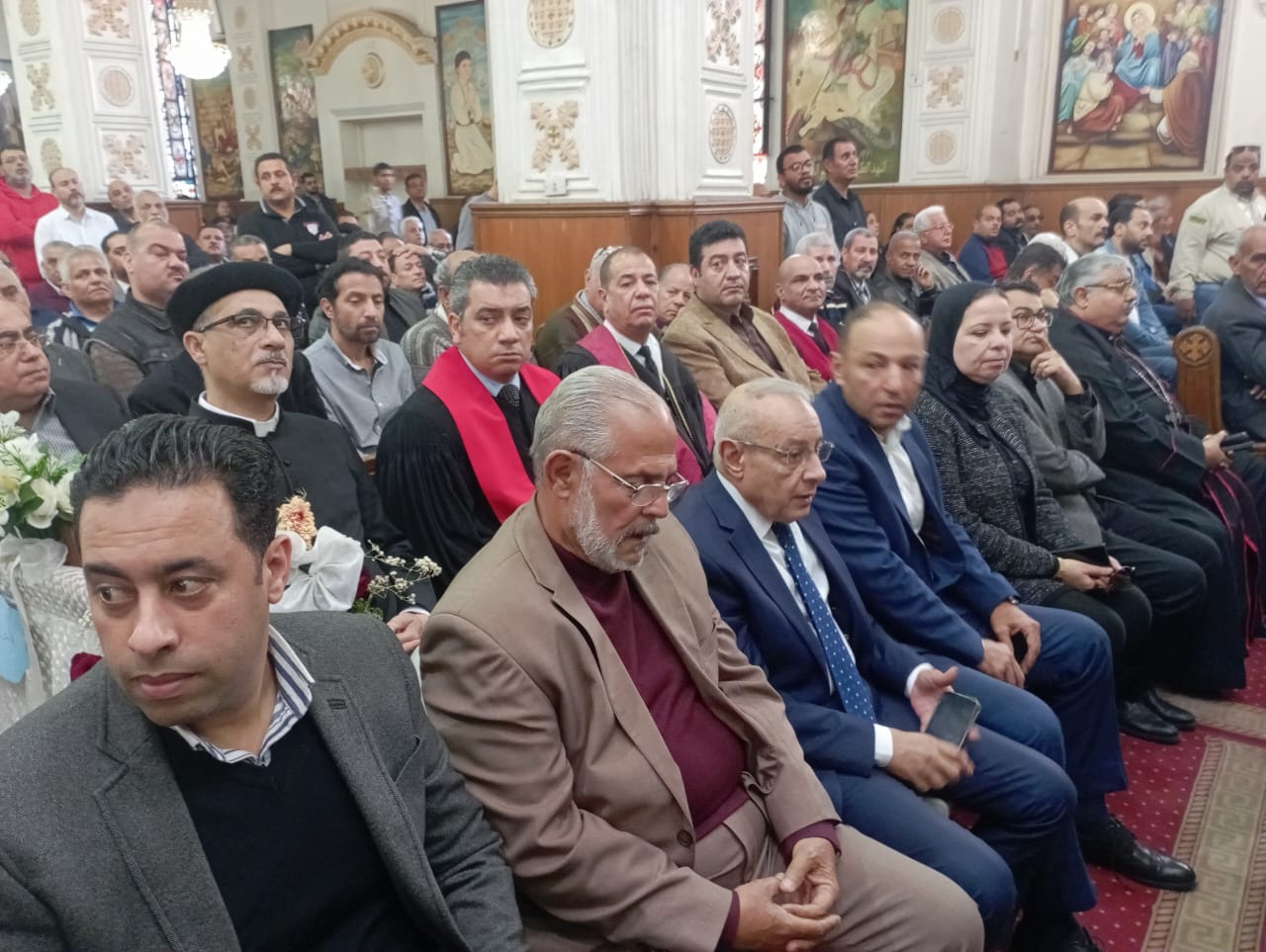 صلاة الجنازة علي كاهن كنيسة مارجرجس ببورسعيد