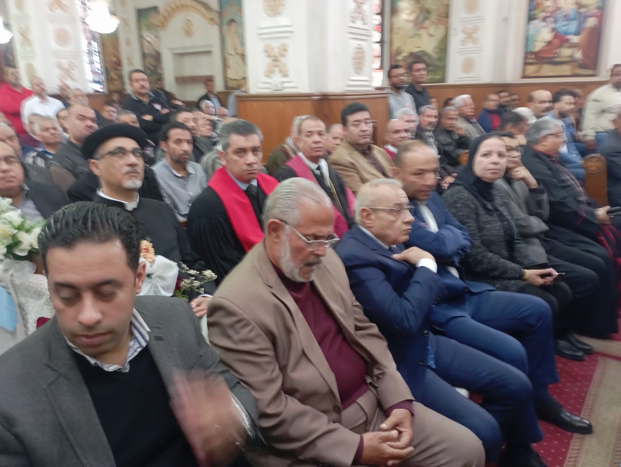 صلاة الجنازة علي كاهن كنيسة مارجرجس ببورسعيد