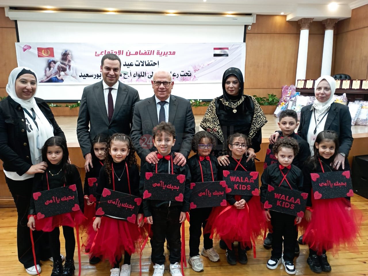 محافظ بورسعيد يُكرم الأمهات المثاليات