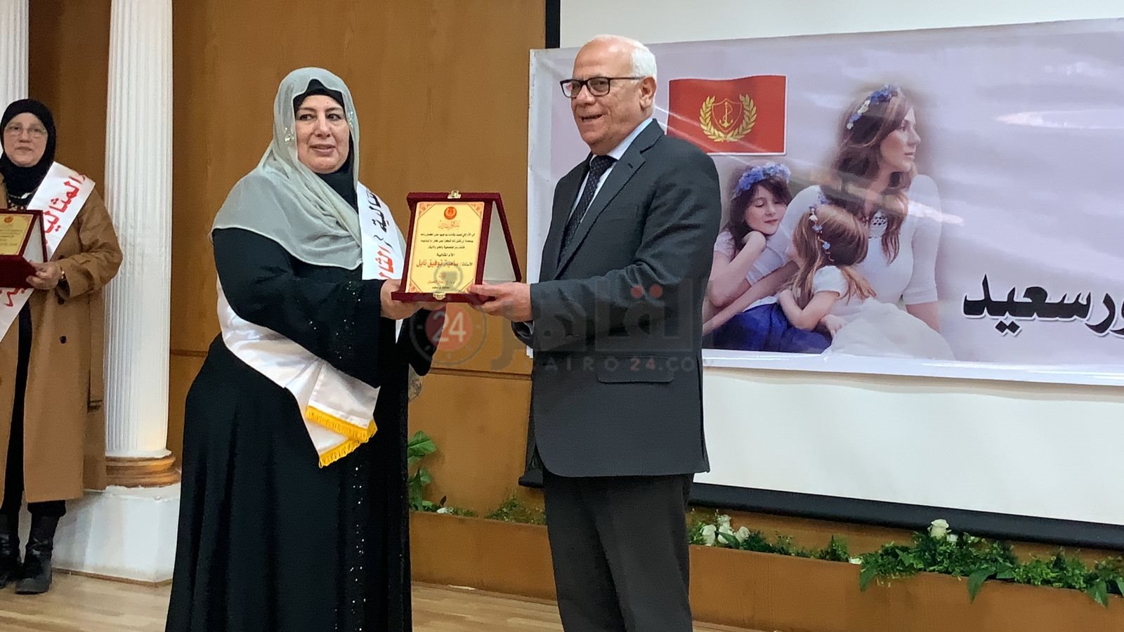 محافظ بورسعيد يُكرم الأمهات المثاليات