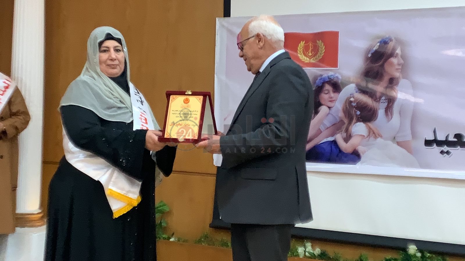 محافظ بورسعيد يُكرم الأمهات المثاليات