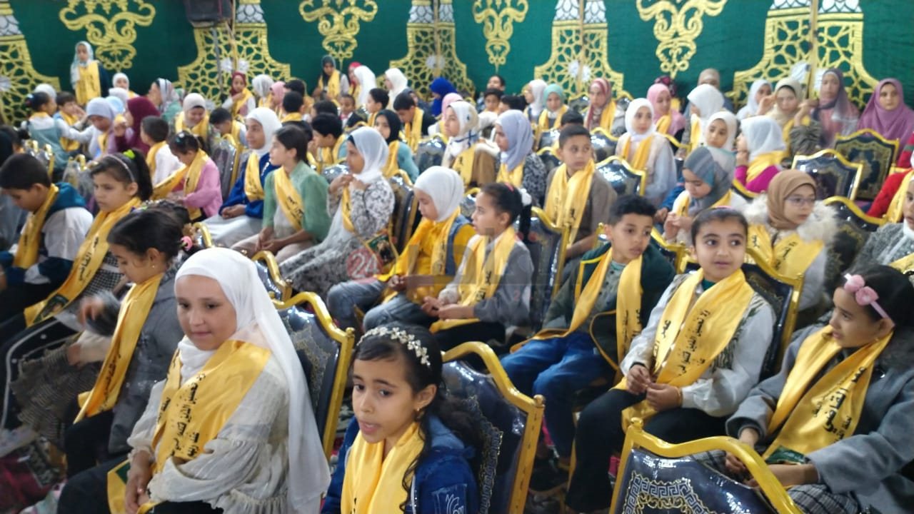 أسرة الشهيد عمر القاضي تقدم 11رحلة عمرة