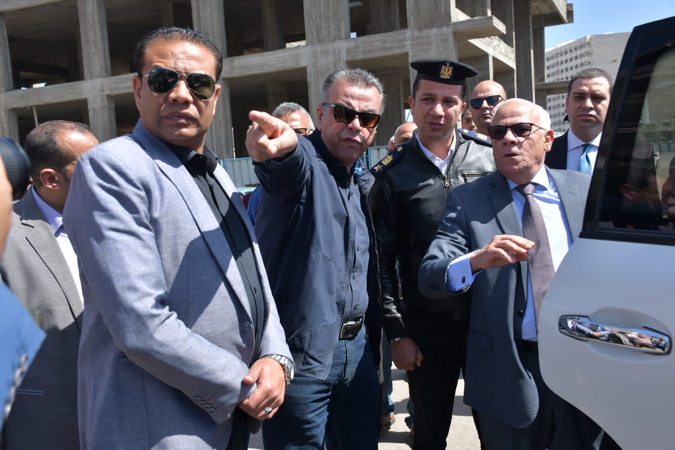 محافظ بورسعيد يتفقد مسرح الحادث 