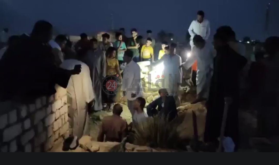 تشييع جثمان ربة منزل قتلة علي يد شقيقه ضرتها في الفيوم