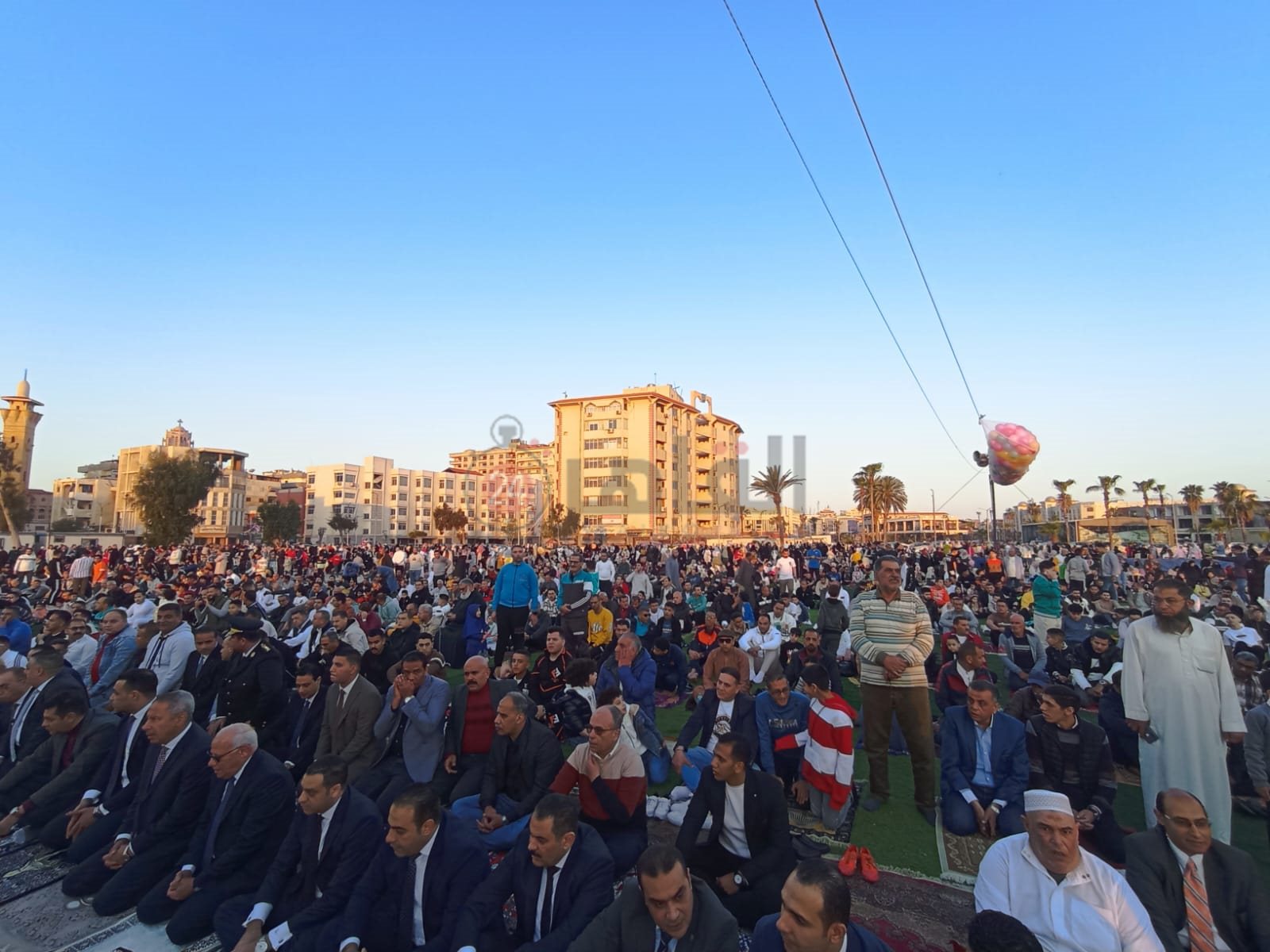 الآلاف يؤدون صلاة العيد في ساحات مساجد بورسعيد