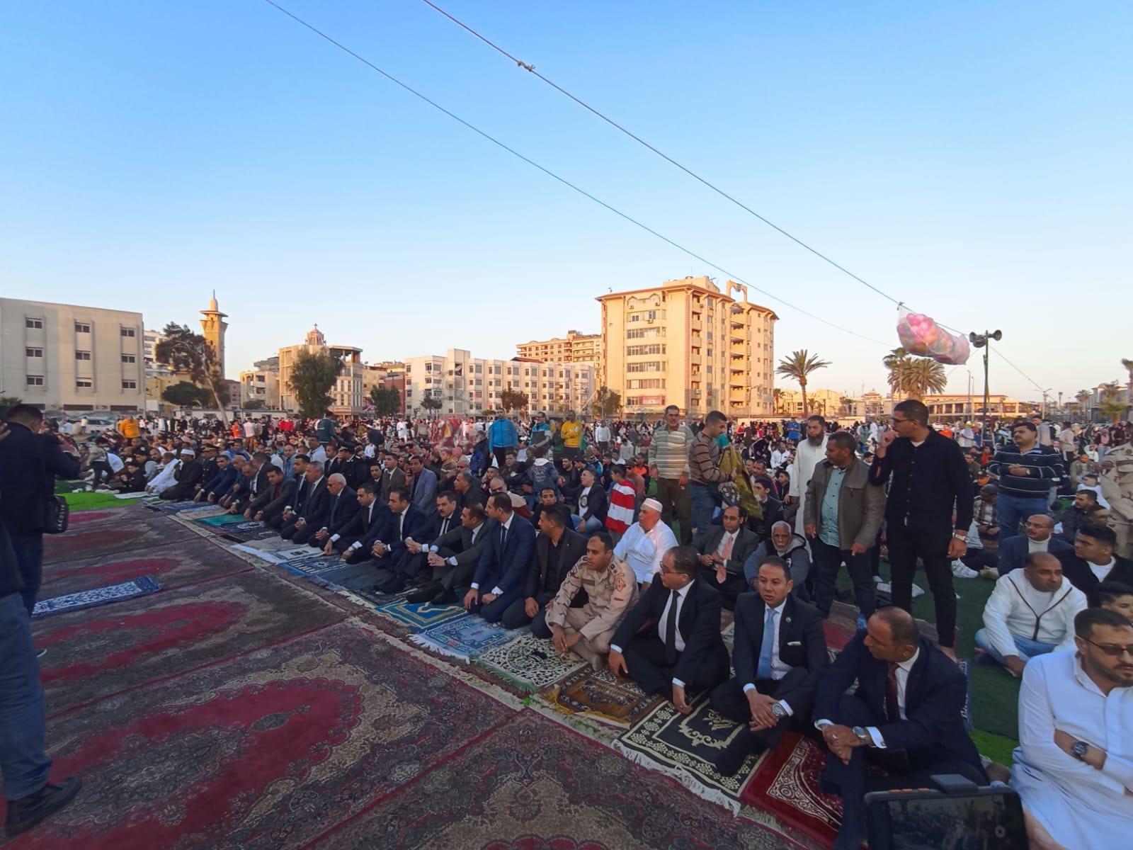 الآلاف يؤدون صلاة العيد في ساحات مساجد بورسعيد