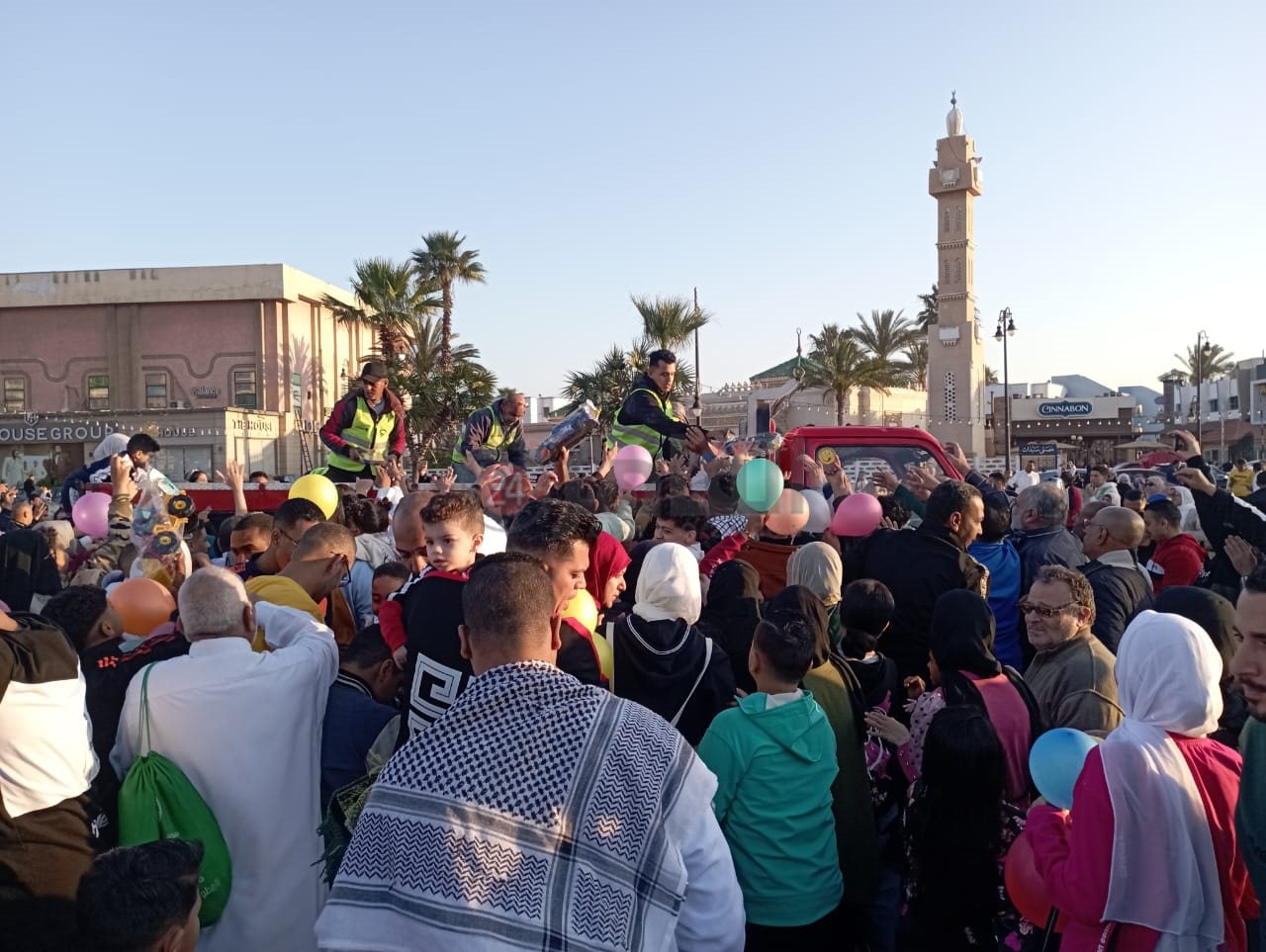 فرحة وبهجة بين الكبار والصغار في بورسعيد