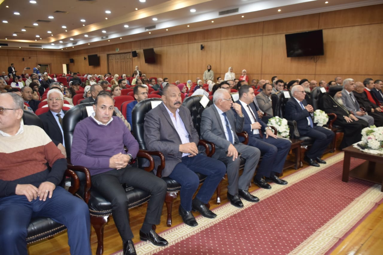 محافظ بورسعيد يستقبل المهنئين بعيد الفطر المبارك