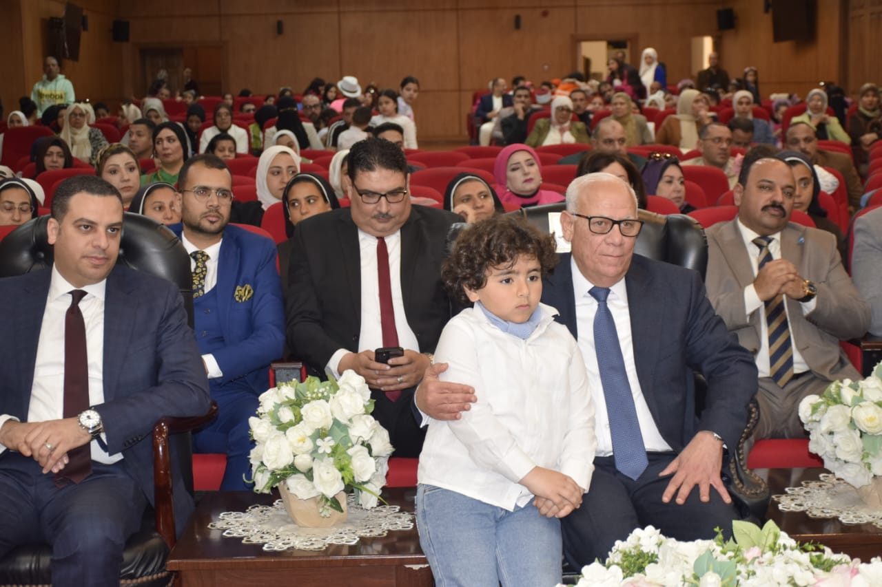 محافظ بورسعيد يستقبل المهنئين بعيد الفطر المبارك