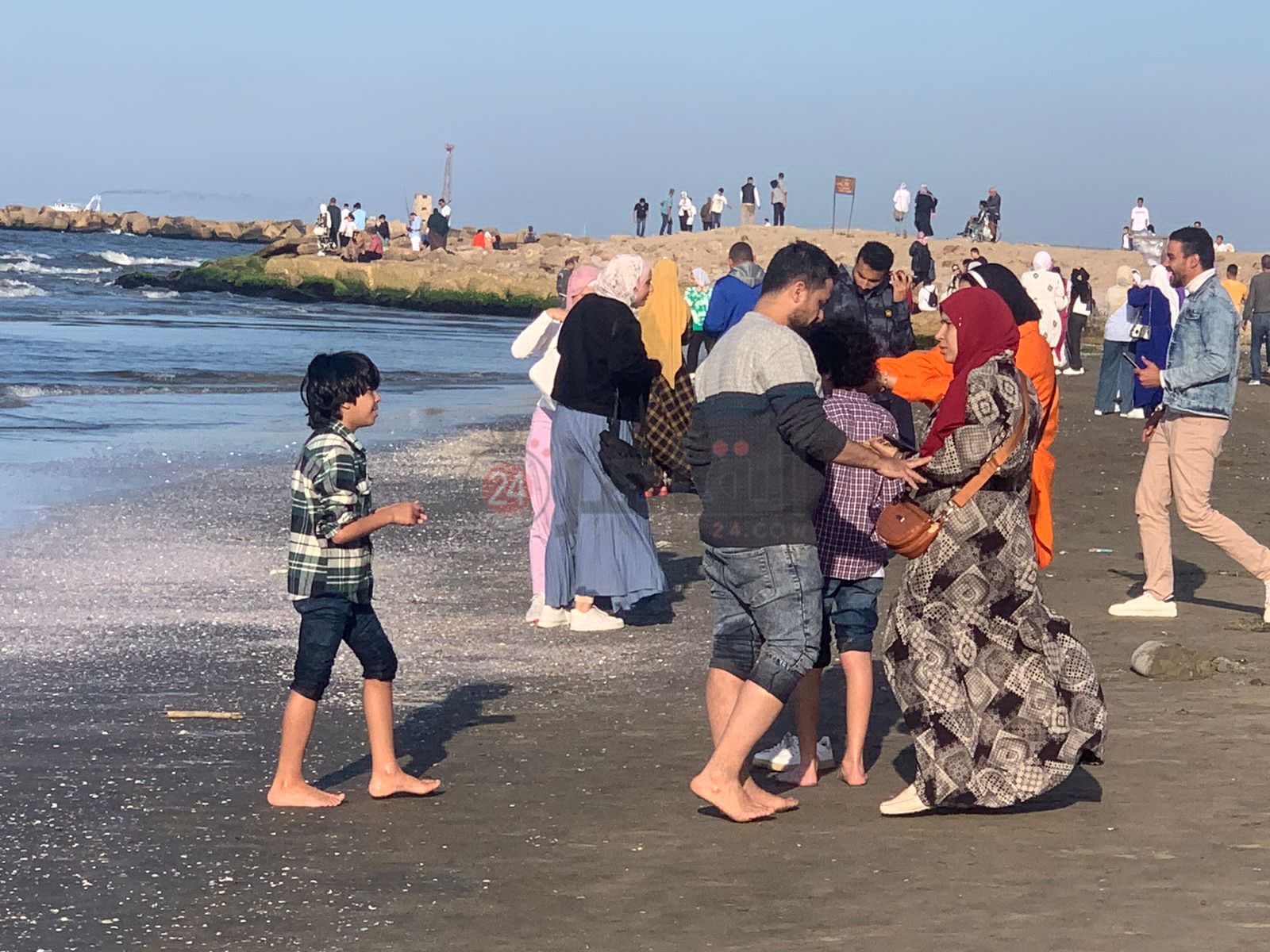 شواطئ بورسعيد كاملة العدد في ثالث أيام عيد الفطر المبارك