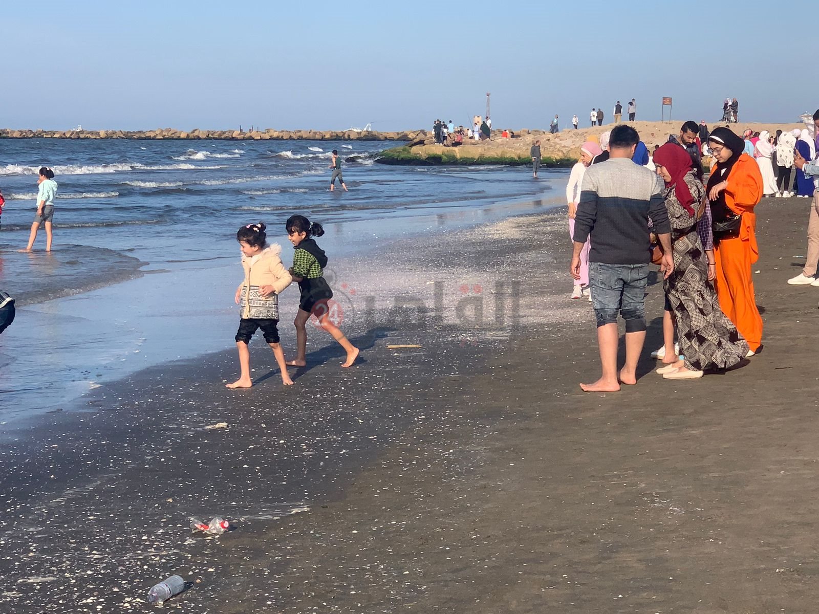 شواطئ بورسعيد كاملة العدد في ثالث أيام عيد الفطر المبارك