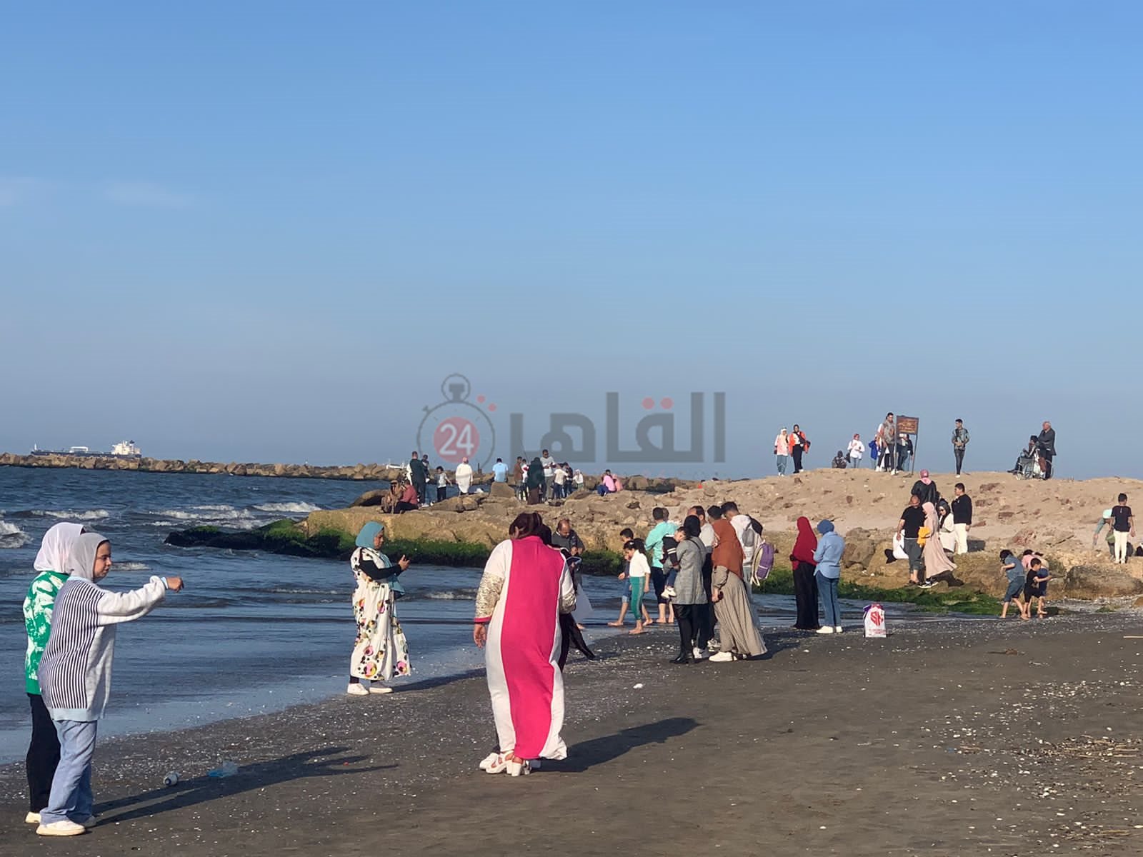 شواطئ بورسعيد كاملة العدد في ثالث أيام عيد الفطر المبارك