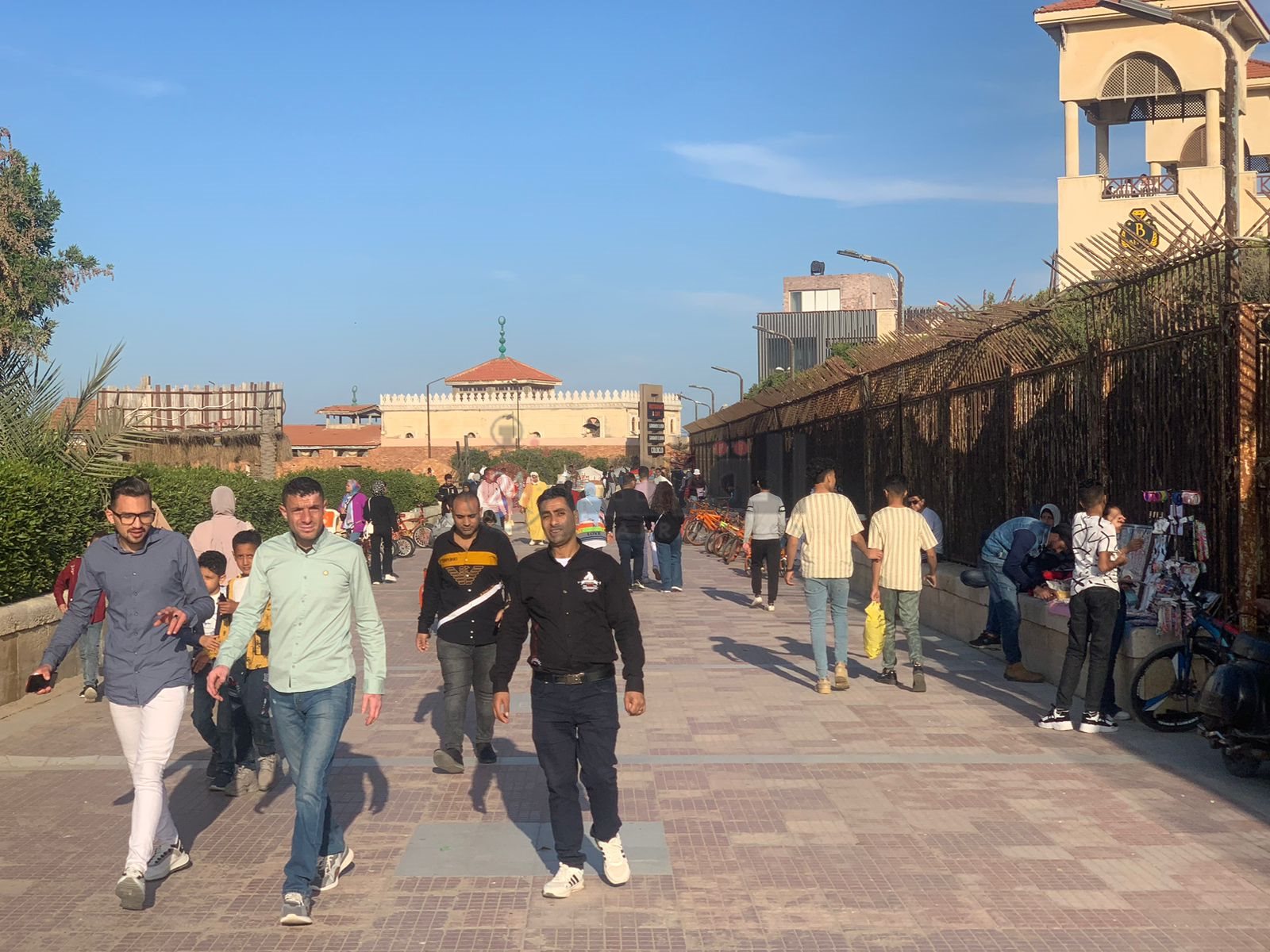 شواطئ بورسعيد كاملة العدد في ثالث أيام عيد الفطر المبارك