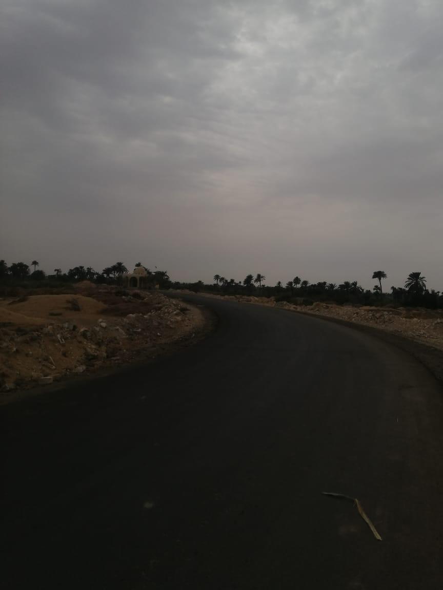 رصف الطرق بمركزي إطسا ويوسف الصديق 