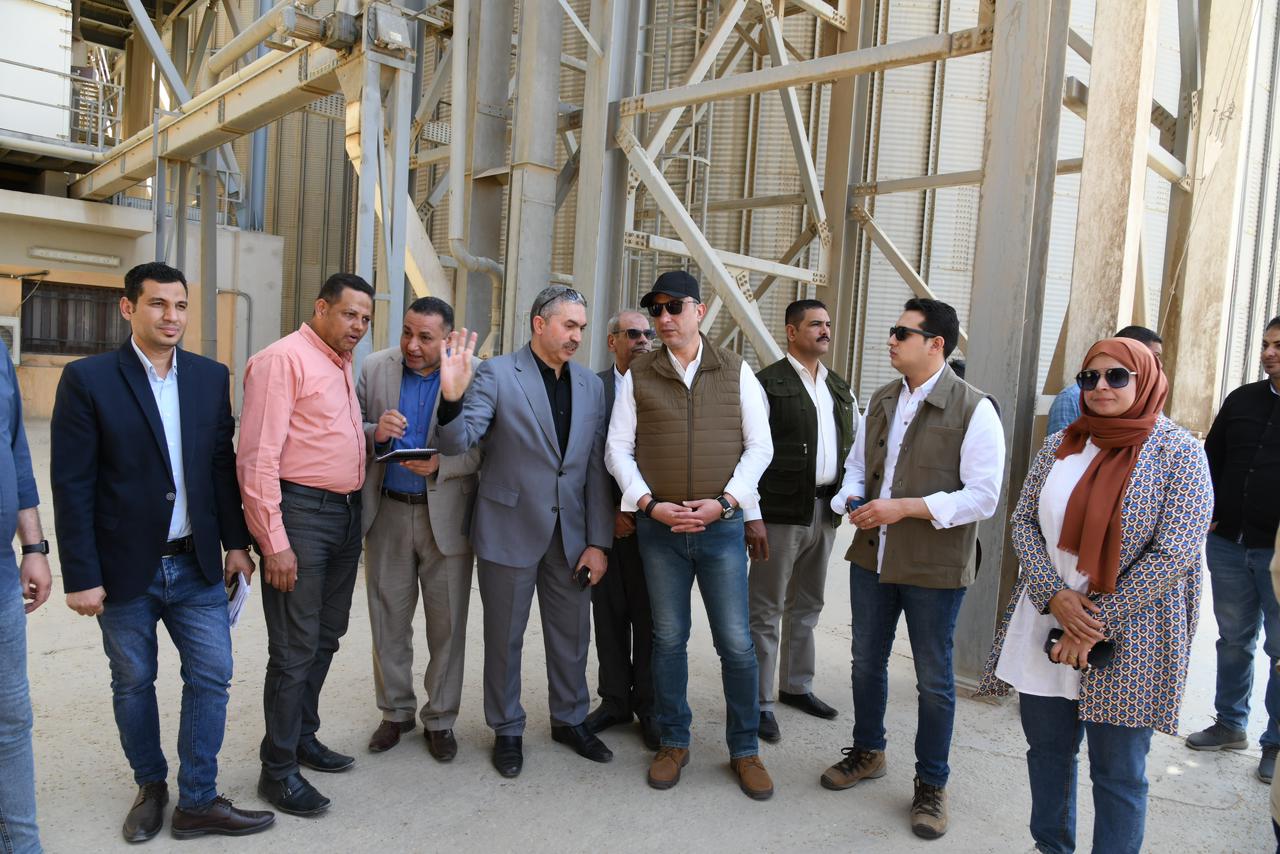 محافظ الفيوم يتفقد صوامع تخزين الغلال بطامية لمتابعة توريد محصول القمح