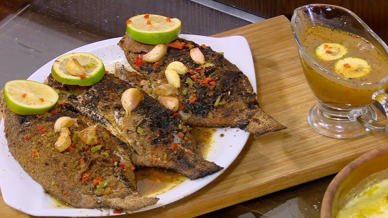 خطوات تحضير السمك المشوي في البيت