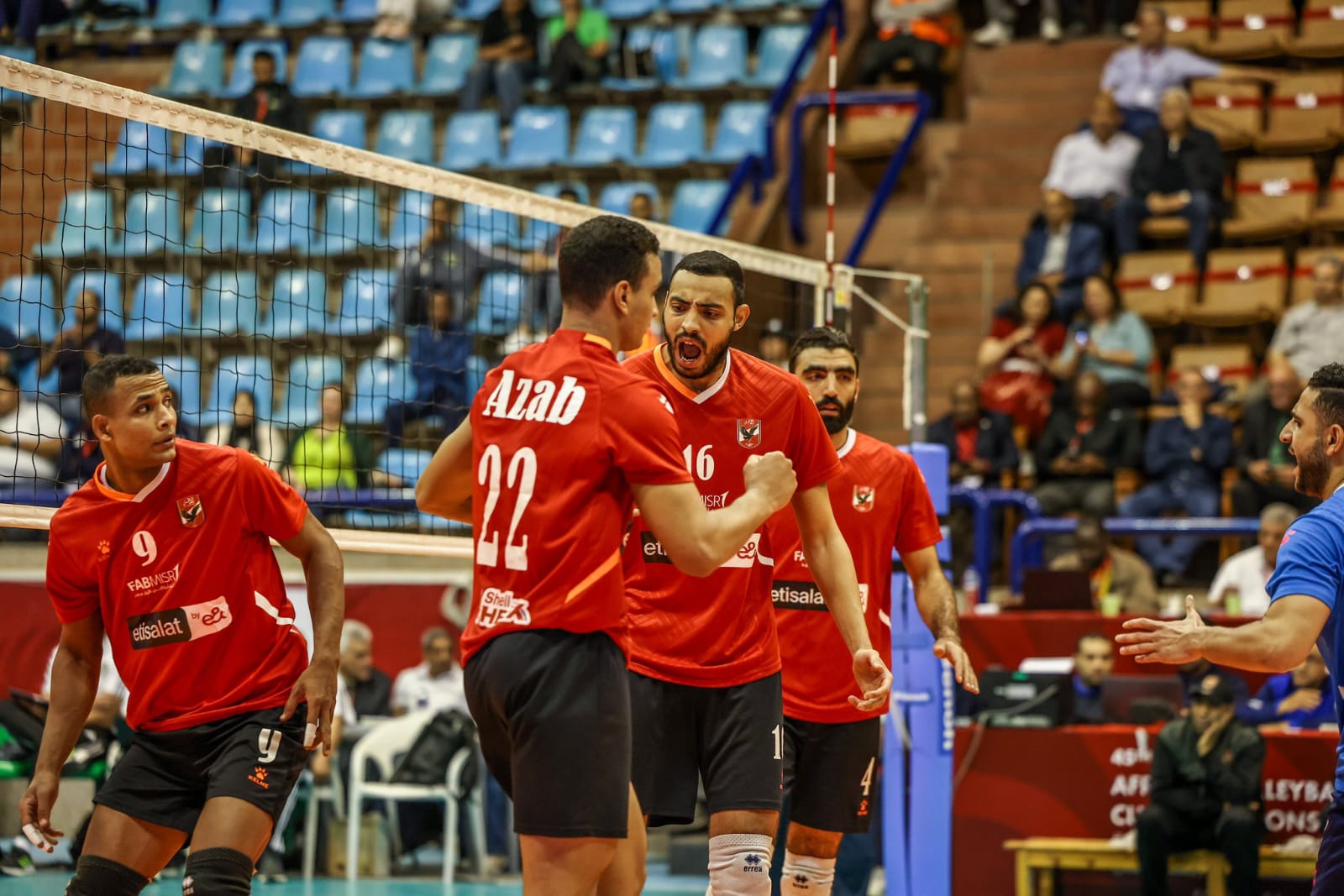 مباراة طائرة الأهلي والنصر الليبي (8)