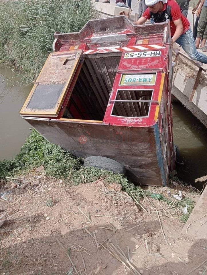 إصابة 6 أشخاص في حادث سقوط سيارة أجرة