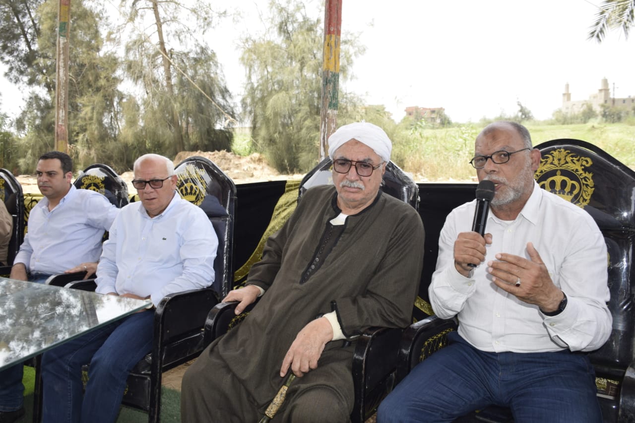 لقاء محافظ بورسعيد بأهالي الحسينية 