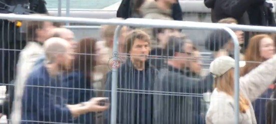 توم كروز من كواليس فيلم Mission Impossible (10)