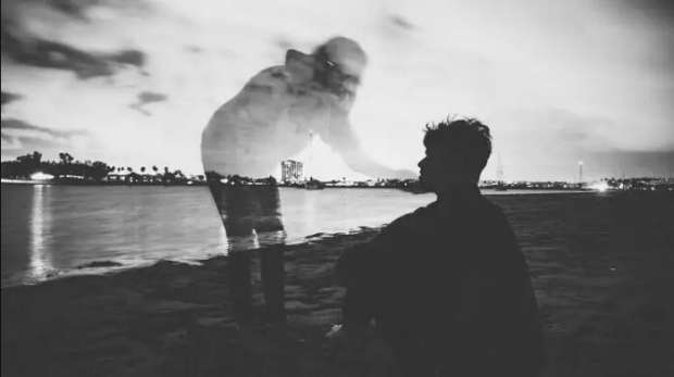 تفسير رؤية الميت تعبان وحزين في المنام