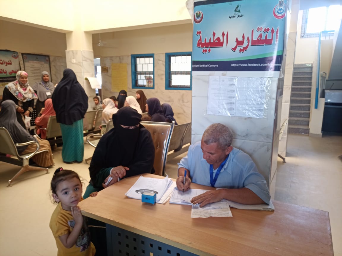 توقيع الكشف الطبي على 650 مواطن في قافلة طبية مجانية بـ قرية خليفه يونس بالفيوم