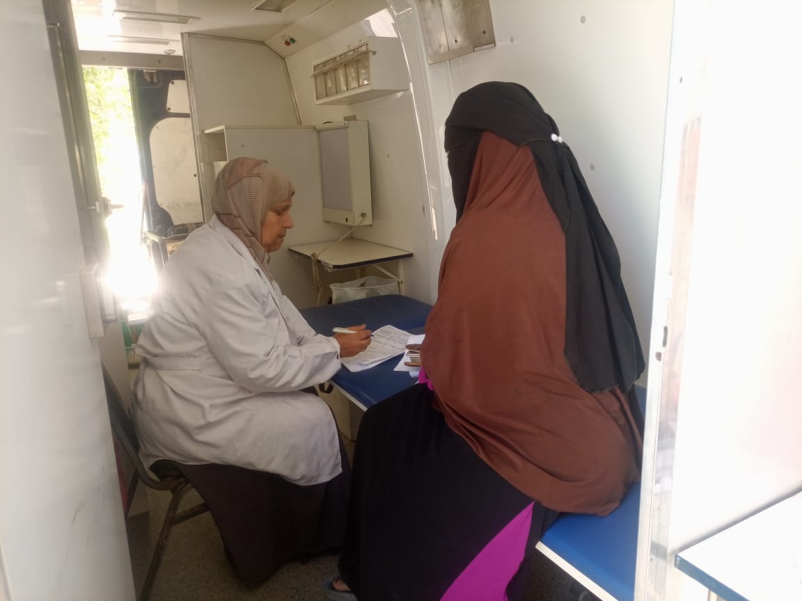 توقيع الكشف الطبي على 650 مواطن في قافلة طبية مجانية بـ قرية خليفه يونس بالفيوم 
