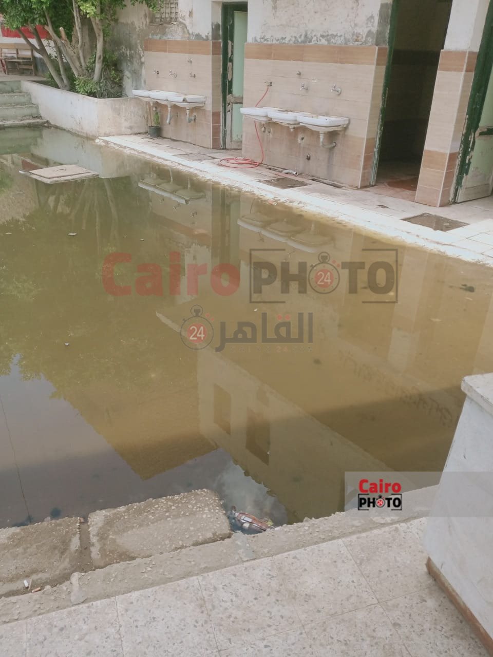 غرق مدرسة منشاة بغداد بالفيوم بمياه الصرف.. 