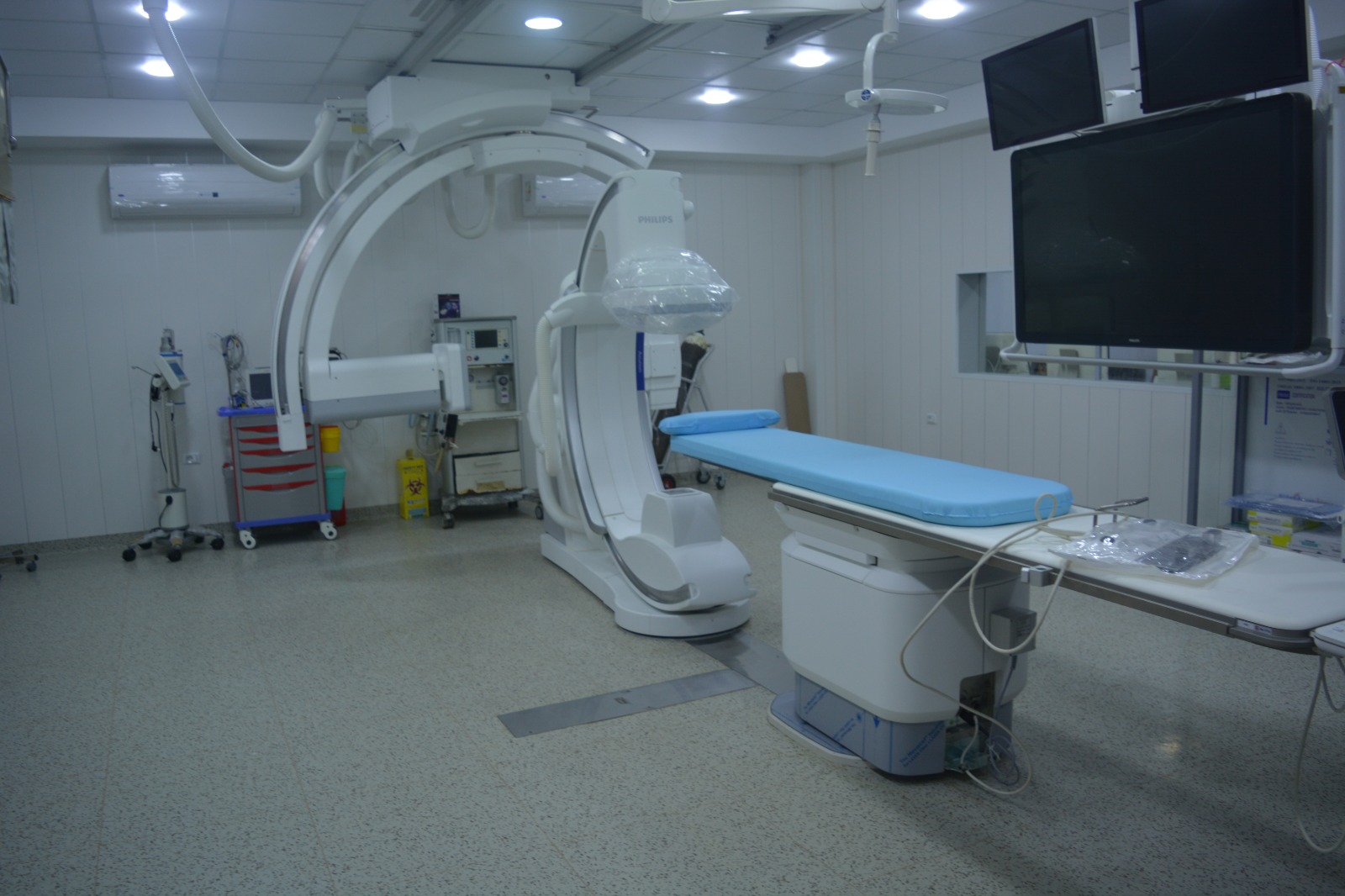 نائب رئيس جامعة الأزهر يزور مصابي غزة