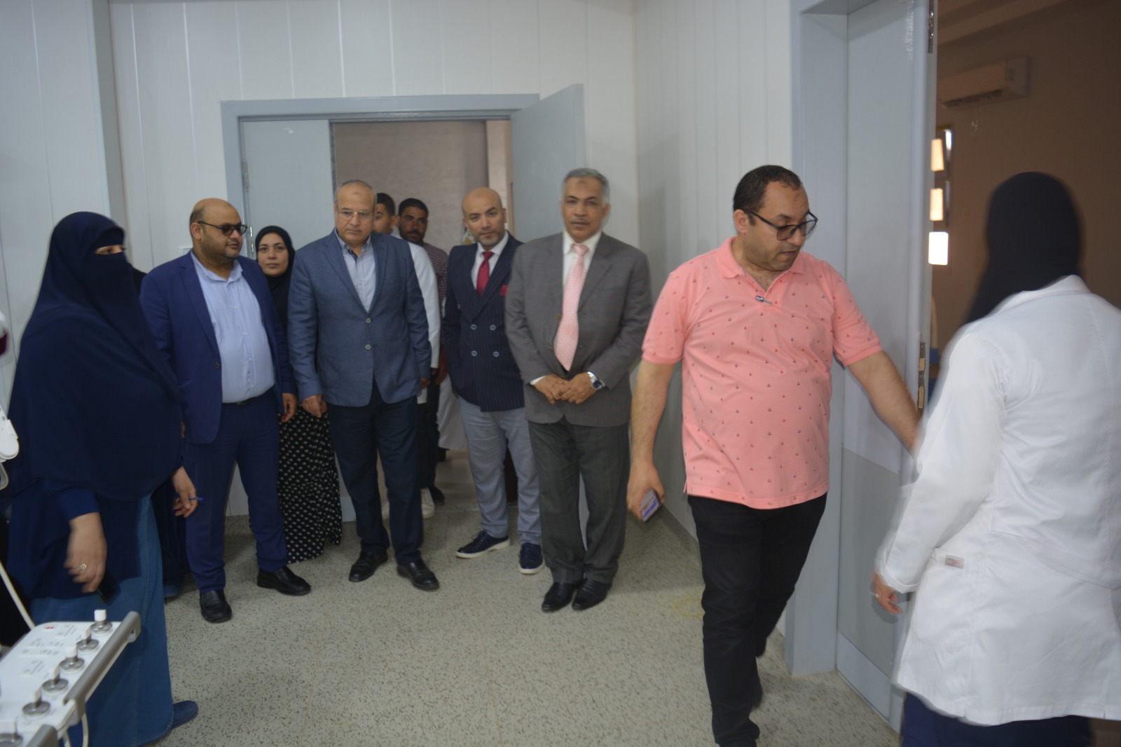 نائب رئيس جامعة الأزهر يزور مصابي غزة