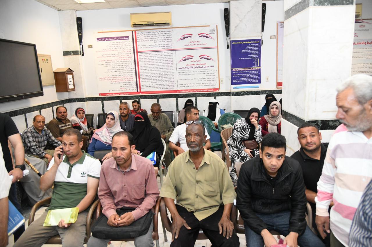 محافظ الفيوم يتابع إجراءات التصالح بالمركز التكنولوجي ويناقش المواطنين حول مستوى الخدمات المقدمة 