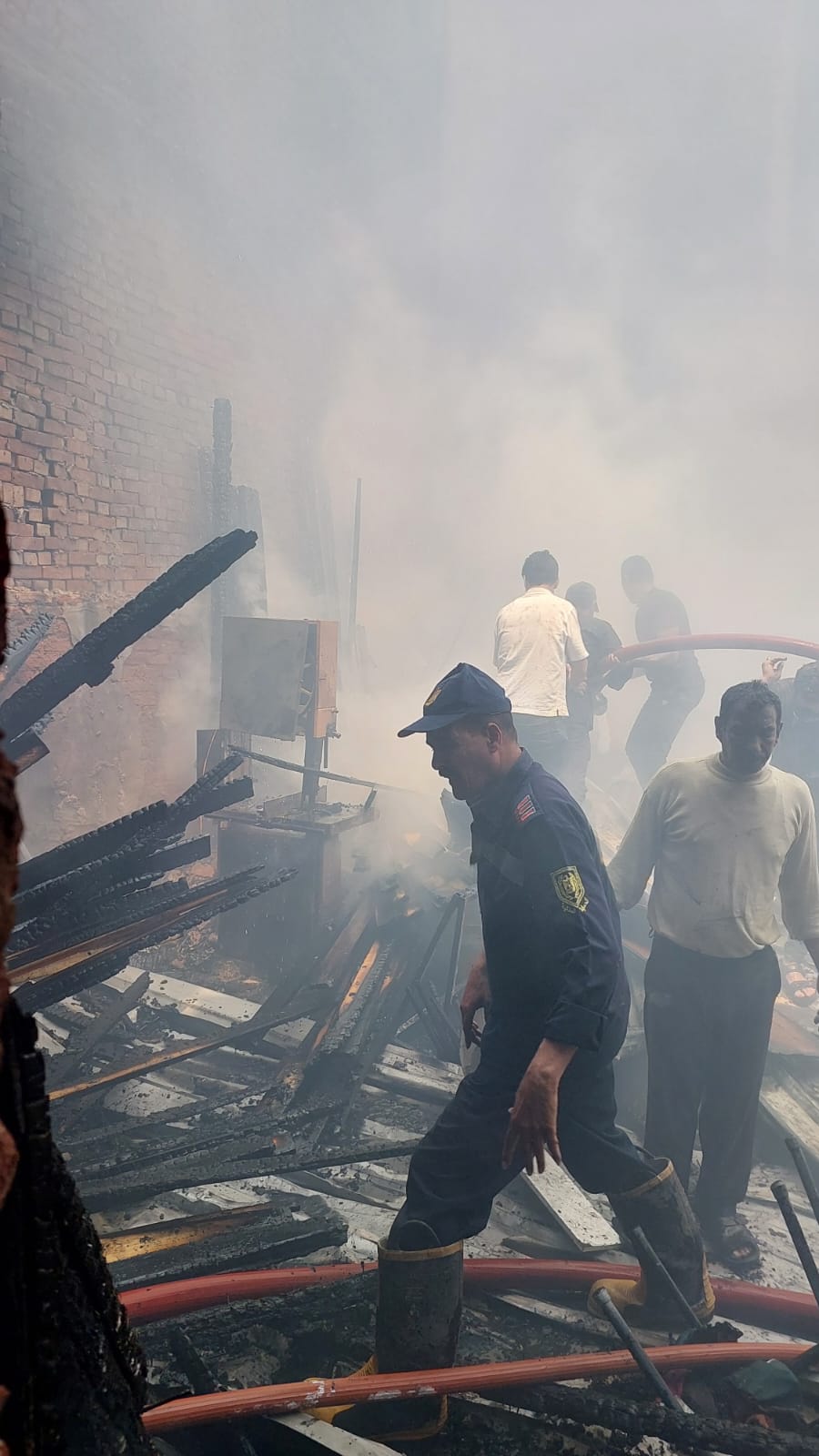 حريق مخزن أخشاب بالبحيرة 