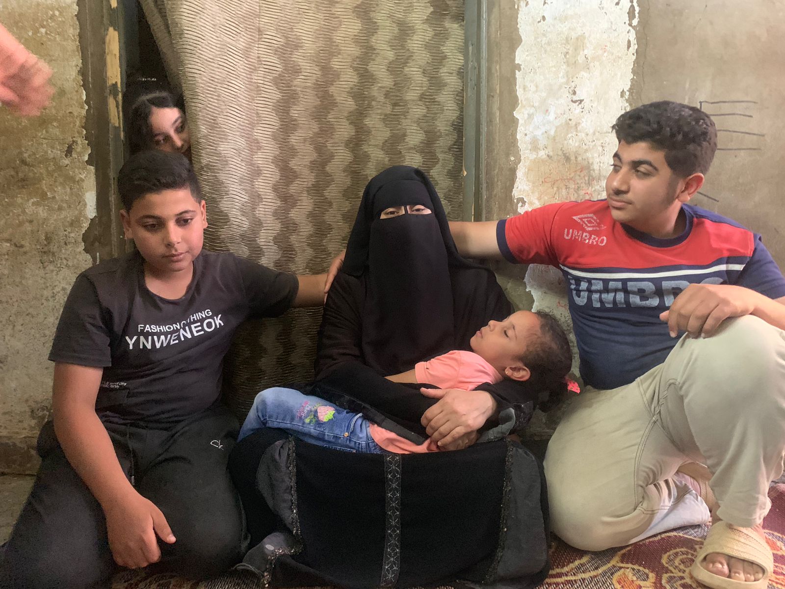 زوجة وأبناء القتيل 