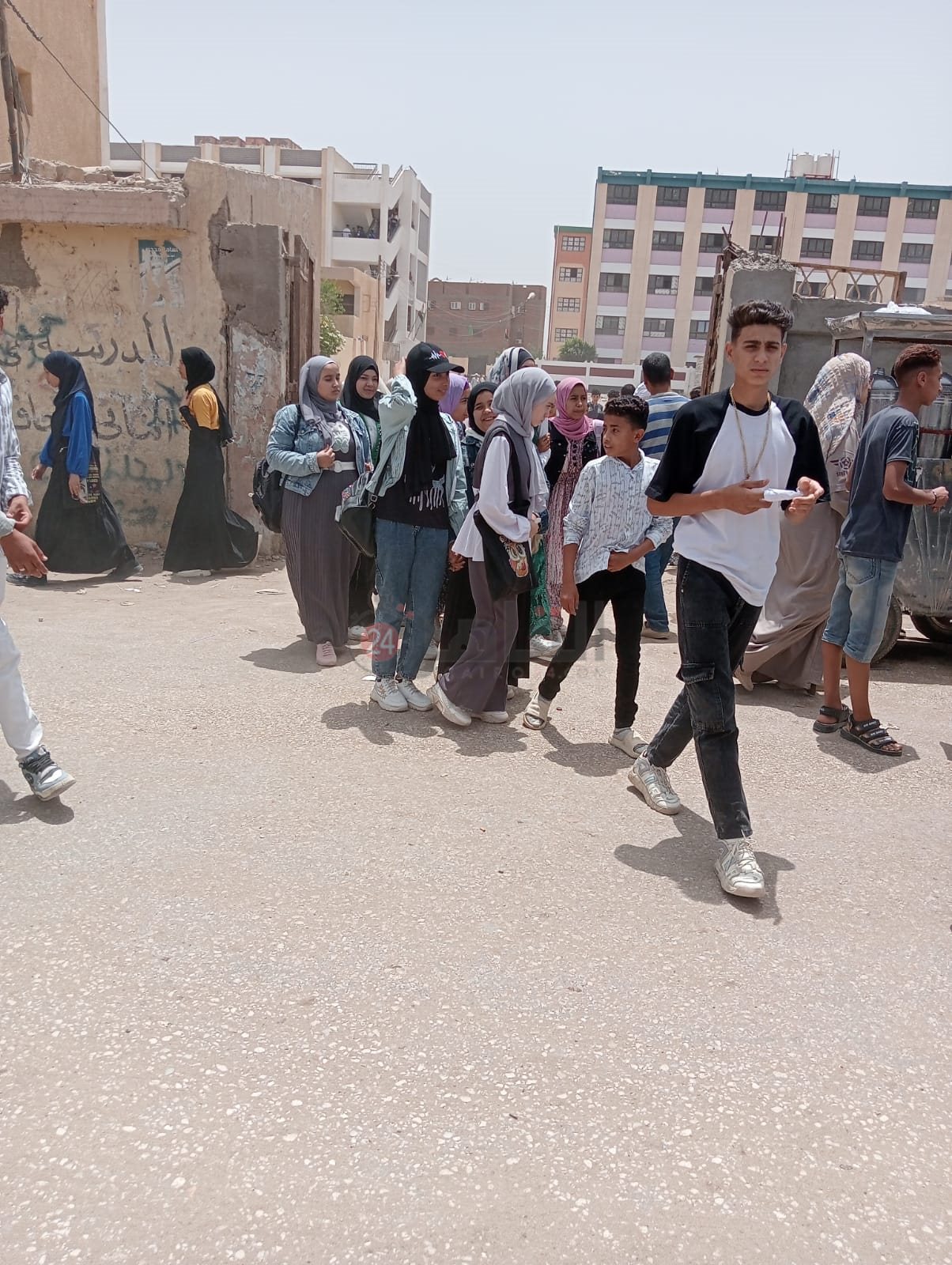 غضب وحزن … طلاب إعدادية الفيوم يشكون صعوبة امتحان الدراسات الإجتماعية: 