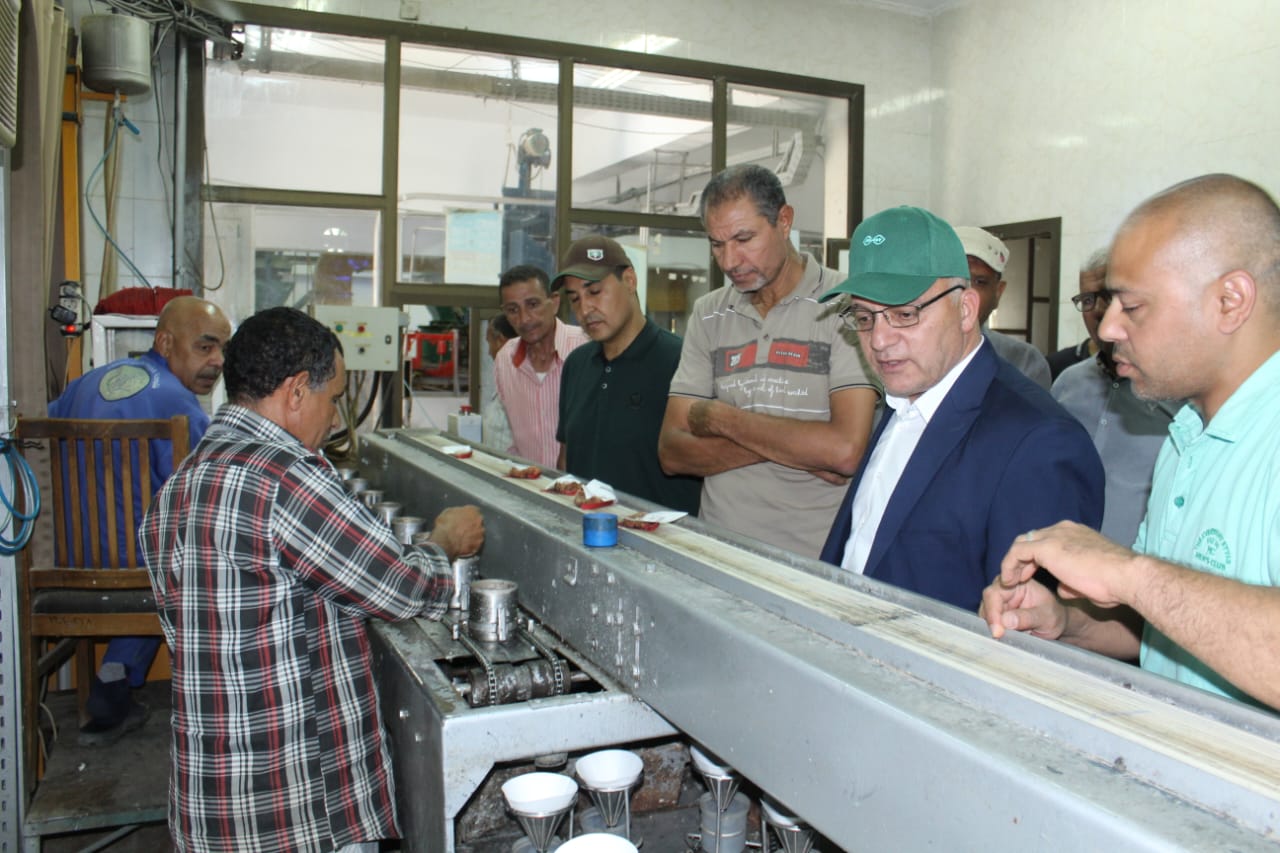 وكيل زراعة الفيوم بتفقد توريد محصول بنجر السكر | صور