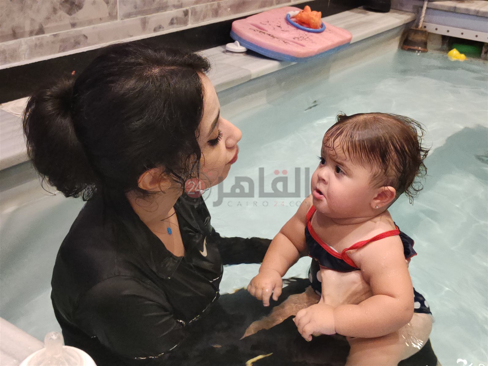 تعليم السباحة للرضع 