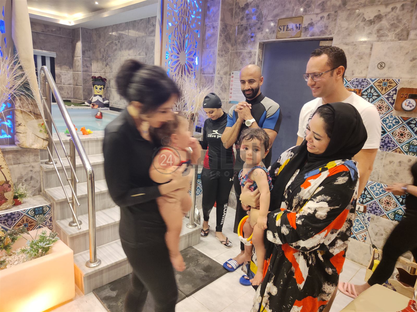 تعليم السباحة للرضع 