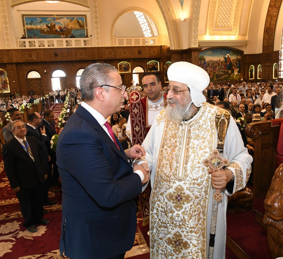 قداسة البابا تواضروس الثاني ومحافظ الفيوم يشهدان حفل تدشين كنيسة القديس الأنبا إبرآم بدير العزب