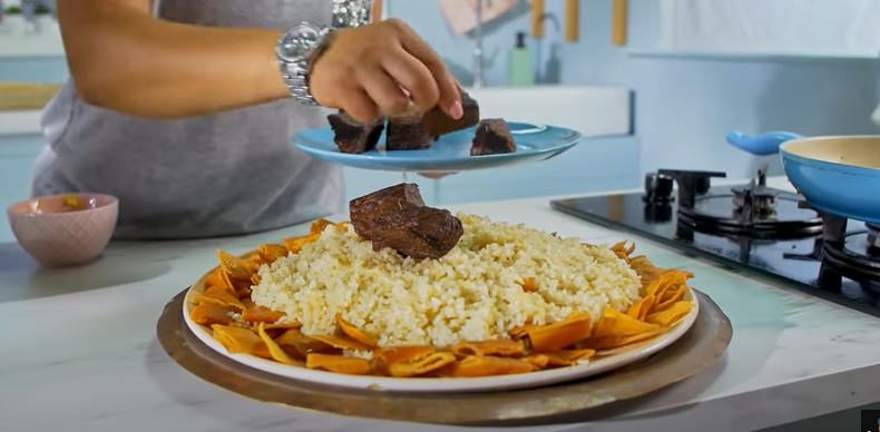 طريقة عمل الفتة المصرية بالصلصة 