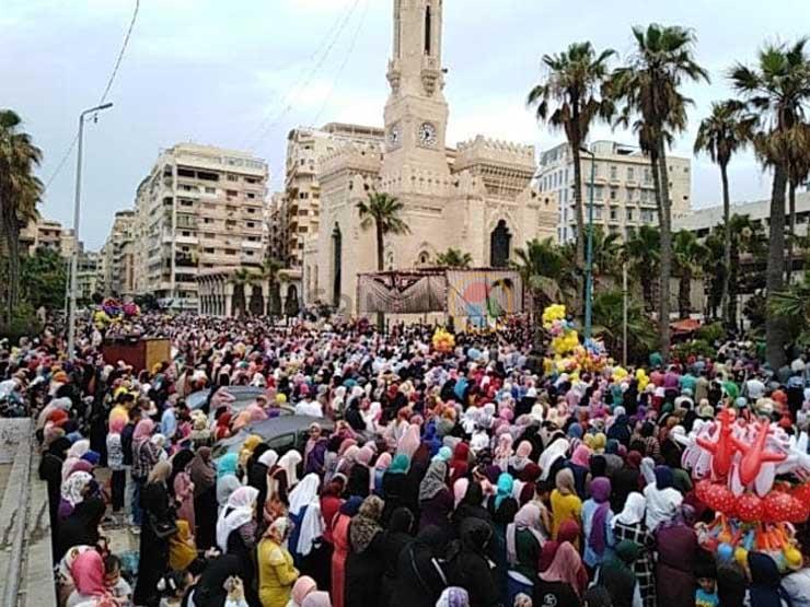 حكم ترك صلاة العيد للنساء