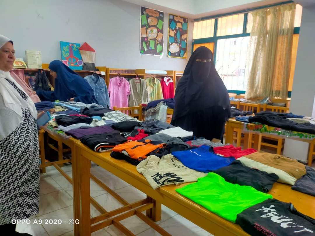 توزيع ملابس العيد علي الأسر الأولي بالرعاية ببورسعيد