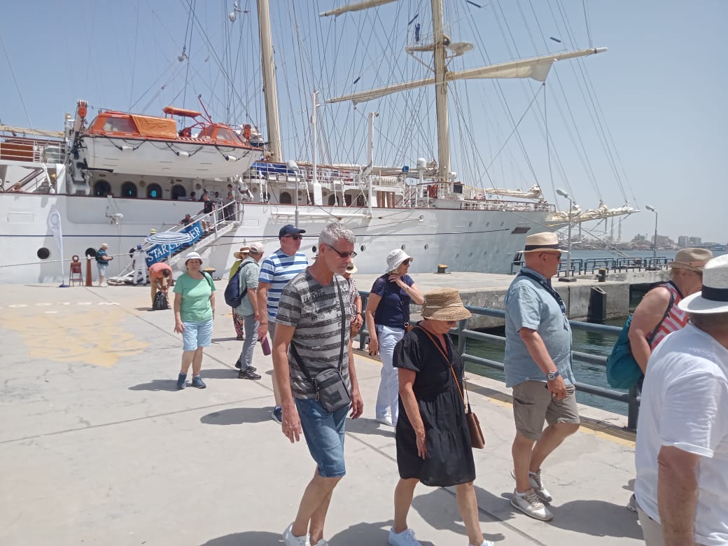 السفينة الشراعية STAR CLIPPER