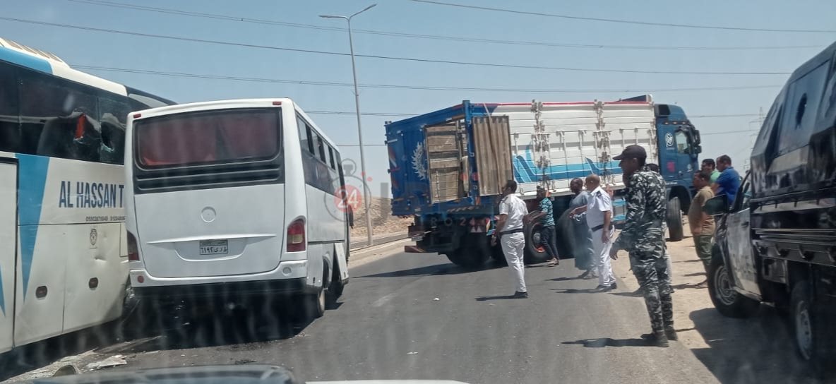 إصابة 3 أشخاص في تصادم أتوبيسين وسيارة بسفاجا