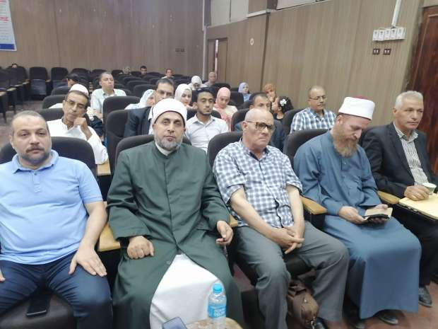 رئيس منطقة الشرقية الأزهرية أثناء حضور مناقشة الرسالة